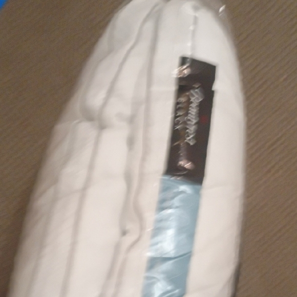 Black Cooling Memory Foam Pillow - White - Picture 3 of 3